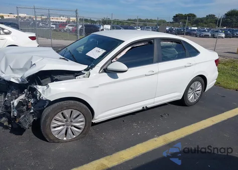 2019 Volkswagen Jetta 1.4T R-Line/1.4T S/1.4T Se z USA, uszkodzony, nr VIN 3VWC57BU3KM121058